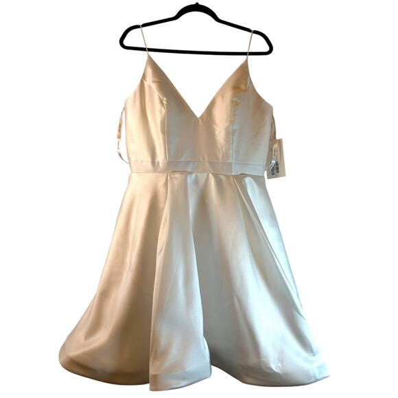 NWT - JVN by JOVANI Ivory Dress - Size 10 - Picture 15 of 16